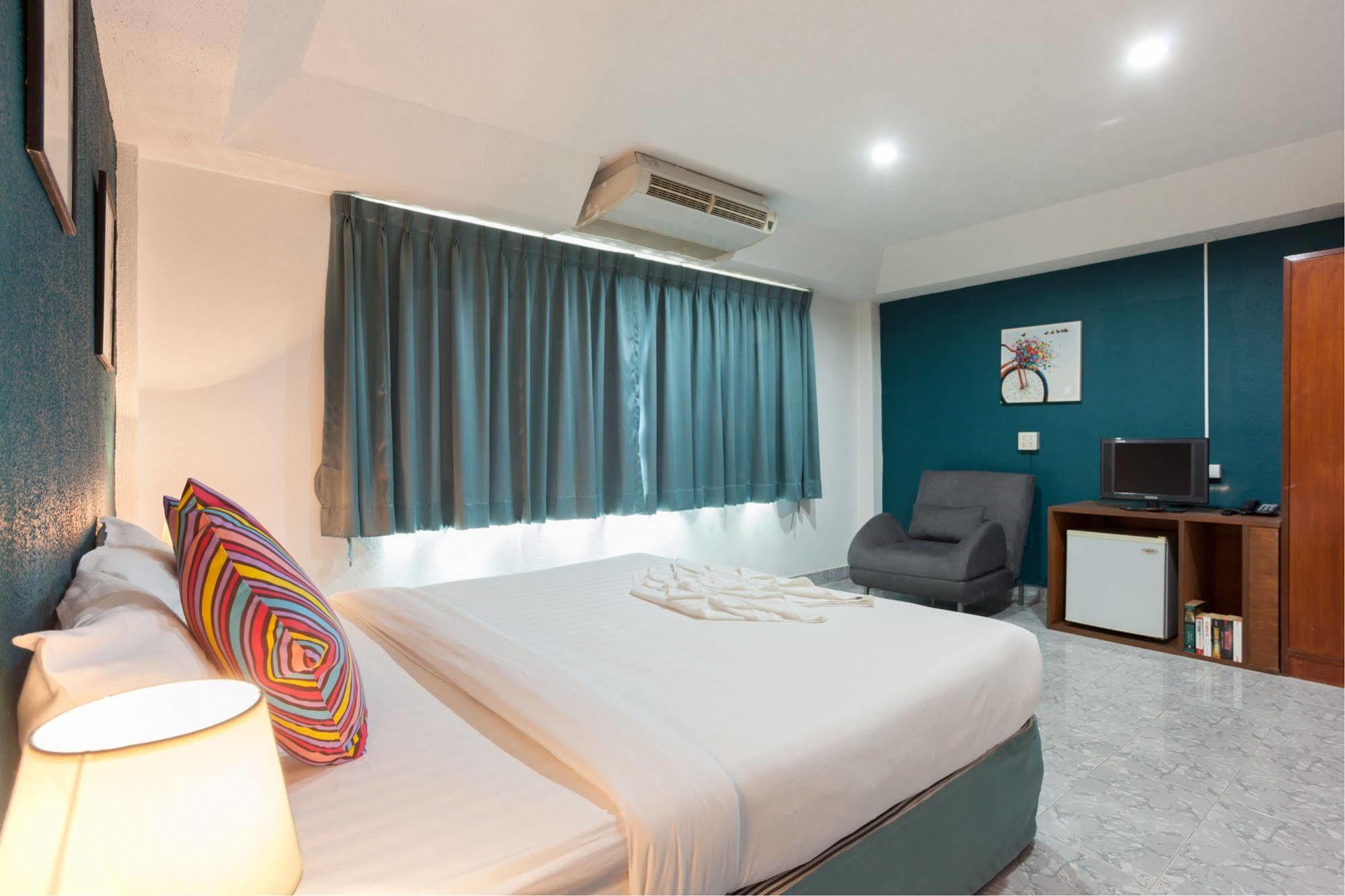 Hotel Simple Boutique Seabreeze à Patong Extérieur photo