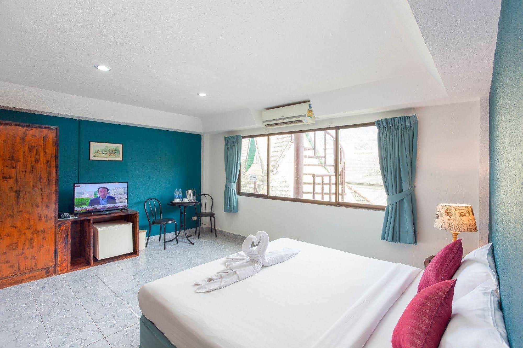 Hotel Simple Boutique Seabreeze à Patong Extérieur photo