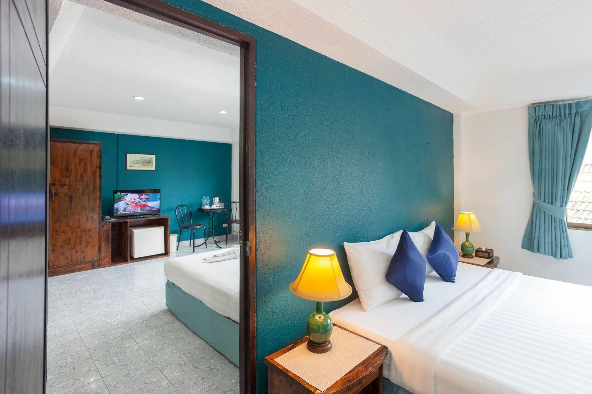 Hotel Simple Boutique Seabreeze à Patong Extérieur photo